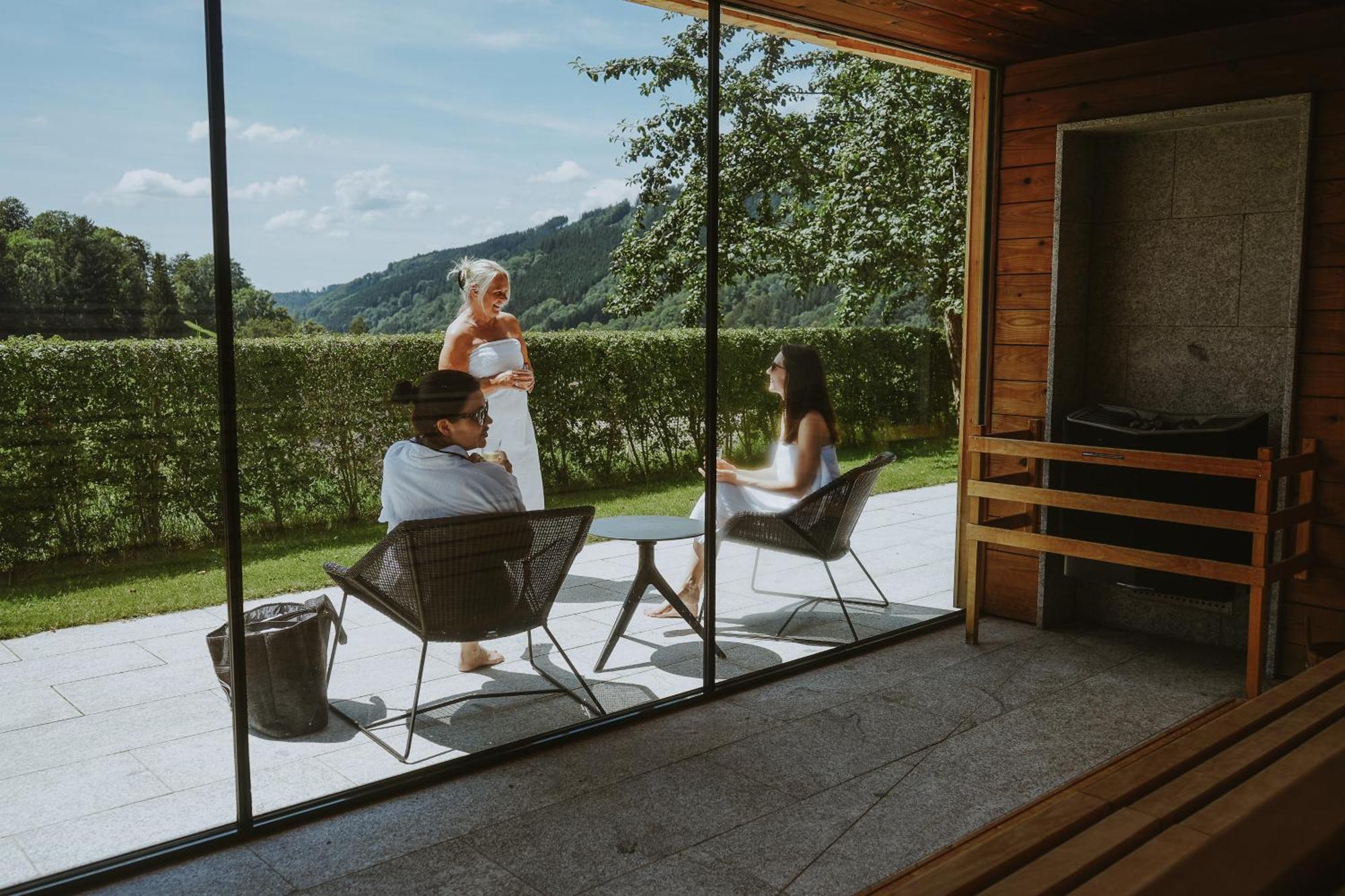 Elzland Hotel Pfauen Wellness & Spa Elzach Bagian luar foto